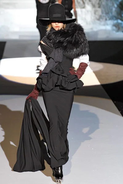 Look 28